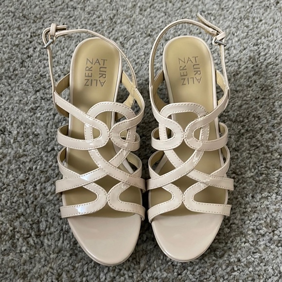 NATURALIZER | Strappy Sandals - Picture 1 of 9
